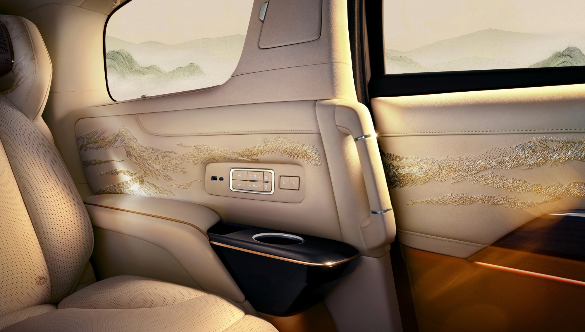 图片5 “江山如画”主题刺绣.jpg