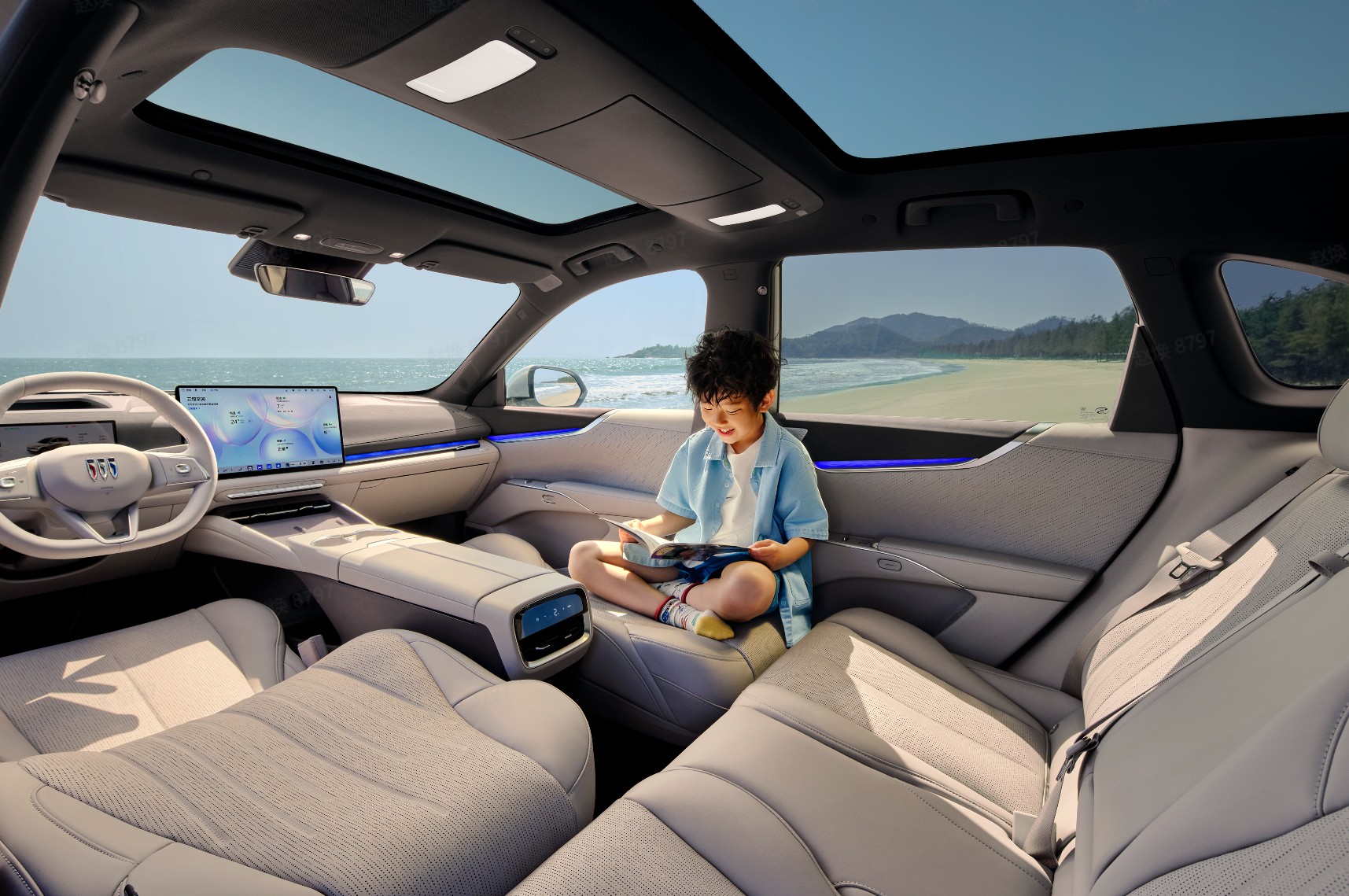 别克至境 E7 全系标配同级唯一的南德 TÜV 护眼智慧顶灯.jpg