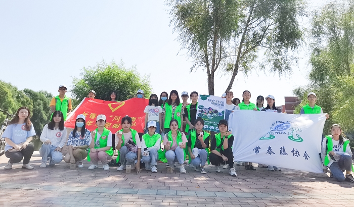 3-第六届《培育计划》环保公益创新类重点扶持项目——《保护母亲河 争当河小青》成员通过走河巡护行动守护河道清洁.jpg