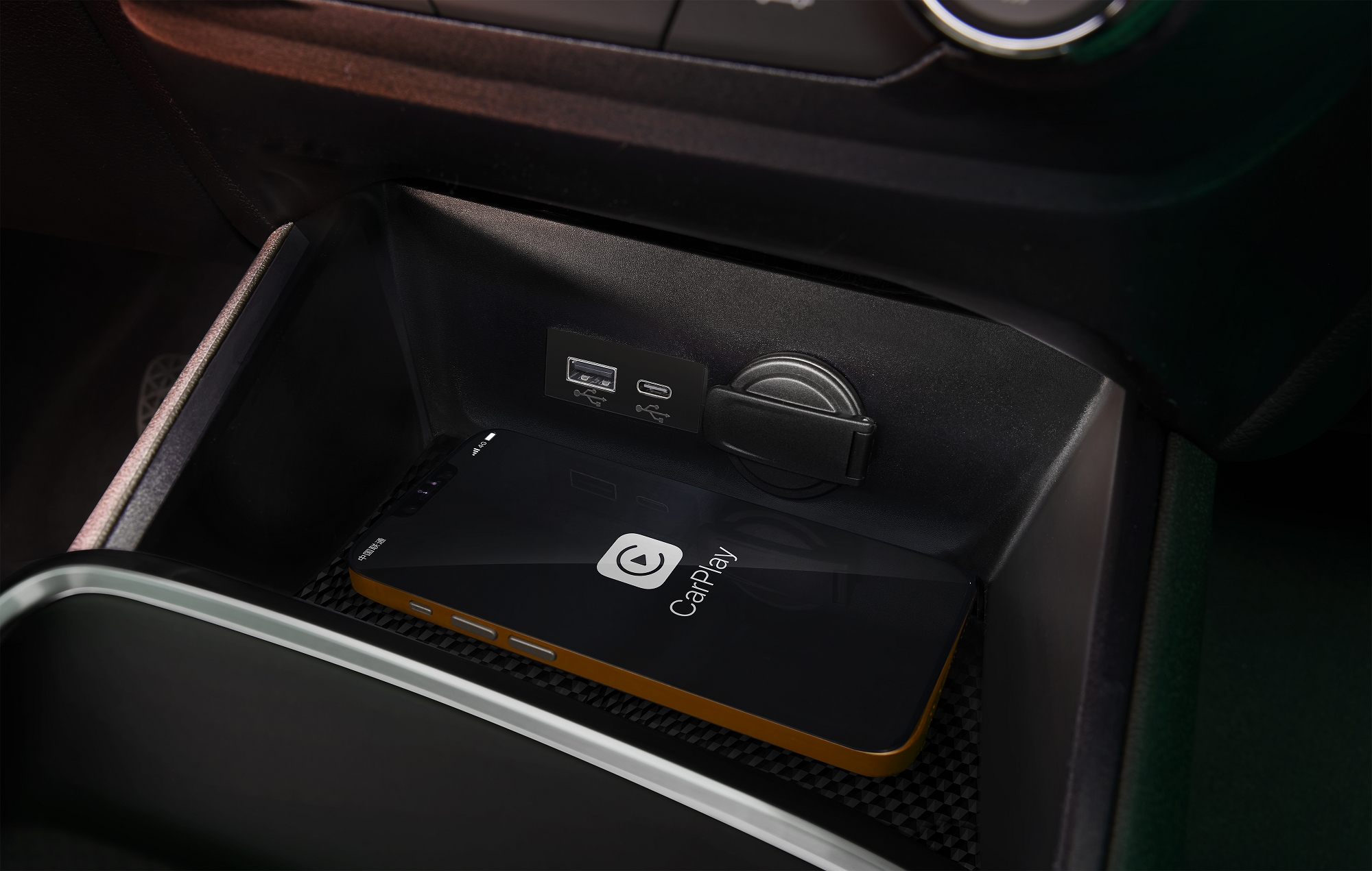 支持无线CarPlay、OTA远程升级功能.jpg